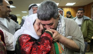 Israel releases Palestinian prisoners