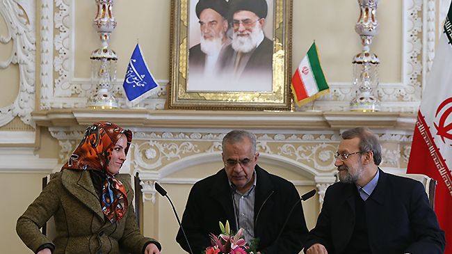 Larijani- Gabriela Cuevas