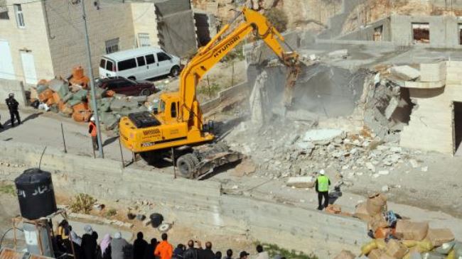 Israel demolishes Palestinian houses