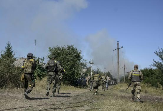 Ukrainian servicemen are seen during fighting with pro-Russian separatists in the eastern Ukrainian town of Ilovaysk