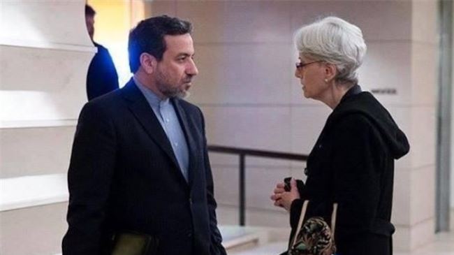 Iranian Deputy Foreign Minister for Legal and International Affairs Abbas Araqchi (L) and Wendy Sherman, the top US negotiator in Iran-P5+1 nuclear talks