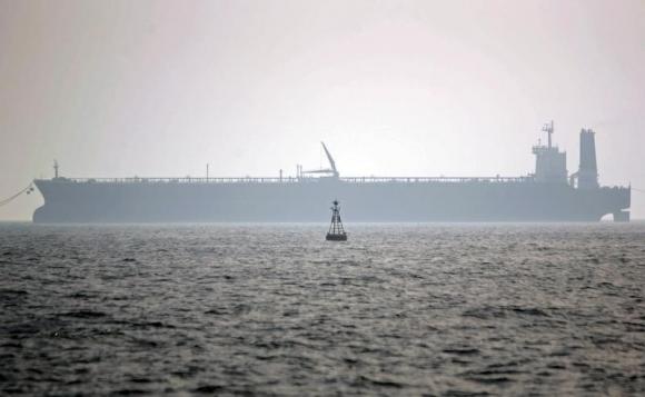 An oil tanker loads gas in Assaluyeh seaport at the Persian Gulf, 1,400 km (870 miles) south of Tehran, Iran May 27, 2006.