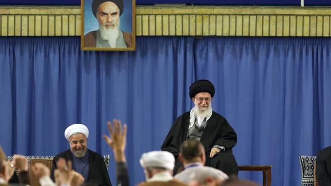 Ayatollah Khamenei meeting delegates to the Islamic Unity Conference held in Tehran