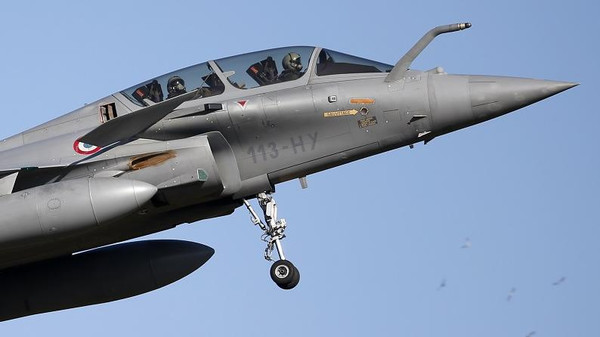 A Rafale fighter jet prepares to land at the air base in Saint-Dizier February 13, 2015. France's President said Egypt would order 24 Rafale fighter jets, a naval frigate and related military equipment in a deal to be signed in Cairo on Monday worth more than 5 billion euros ($5.70 billion). The contract would make Egypt, aiming to upgrade its military hardware amid fears the crisis in neighbouring Libya could spill over, the first export customer for the warplane, built by Dassault Aviation. REUTERS/Charles Platiau (FRANCE - Tags: TRANSPORT BUSINESS MILITARY POLITICS)