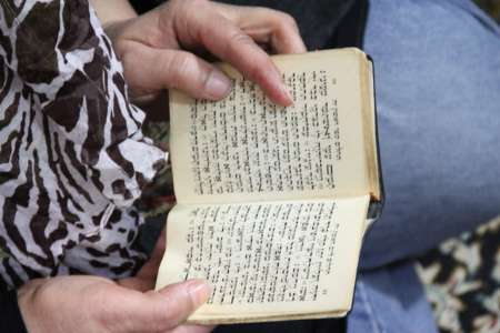 Iranian Jews pray by Tomb of Daniel in Shush