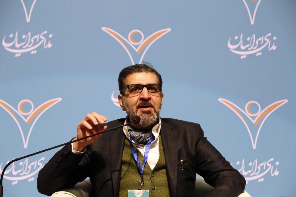 Seyed Mohammad Sadegh Kharazi, head of Nedaye Iranian, speaks during congress of the new reformist party in Tehran on February 26, 2015 (AFP Photo/Atta Kenare)