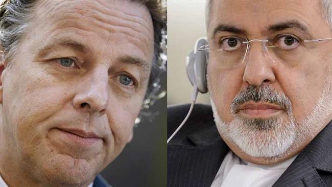 Iran's Foreign Minister Mohammad Javad Zarif (R) and his Dutch counterpart Bert Koenders