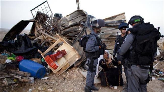 Israeli forces demolish Bedouin houses in the village of al-Arakib in the Negev desert. (File photo)