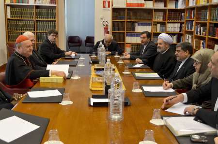 Iran's Minister of Culture and Islamic Guidance Ali Jannati and Vatican`s Minister of Culture, Cardinal Gianfranco Ravasi on Thursday underlined expansion of mutual cooperation.