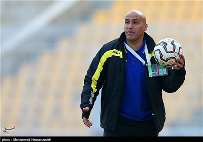 Iran's Naft Tehran coach Alireza Mansourian